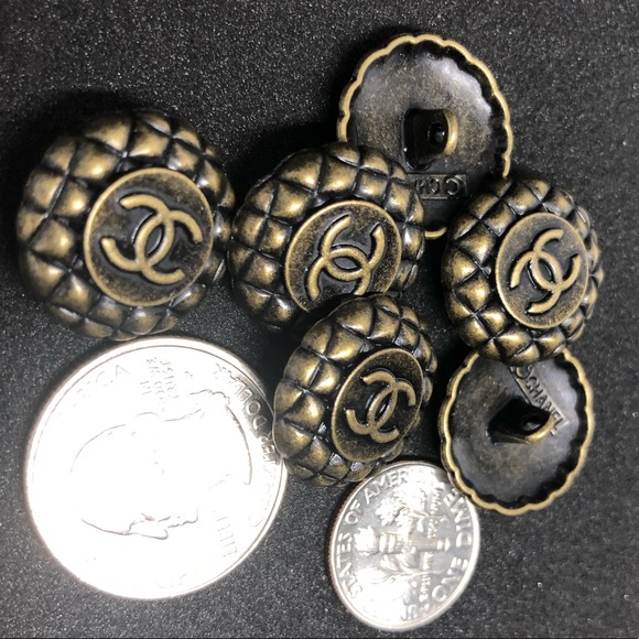 Chanel round buttons. - Picture 2 of 3